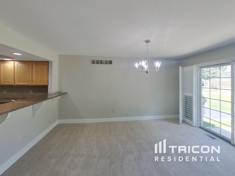Building Photo - 466 Berkshire Dr