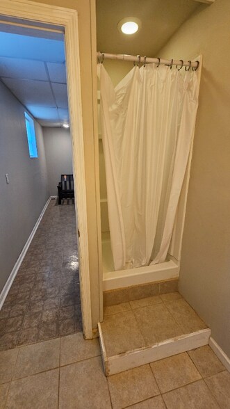 Building Photo - 8165 Lyle Ave NE