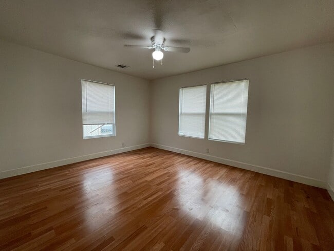 Building Photo - 2 Bedroom 1 Bath Home in Fort Worth
