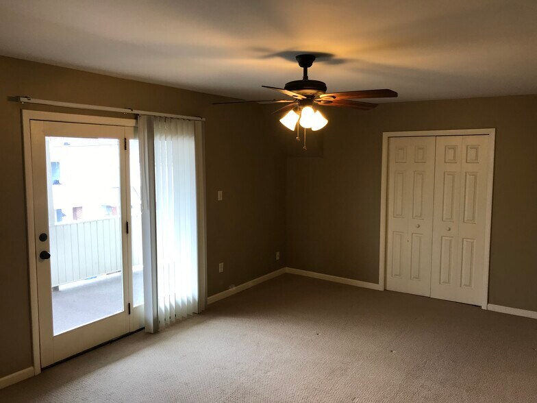 Building Photo - 1947 E 120th St