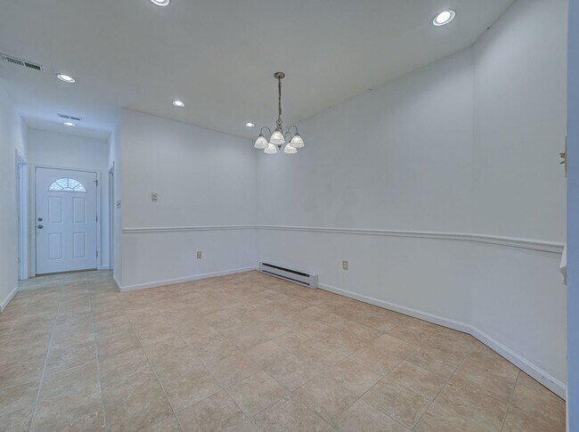 Building Photo - 756 Lakehurst Rd