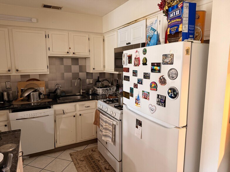 Building Photo - 525 Waterford Dr