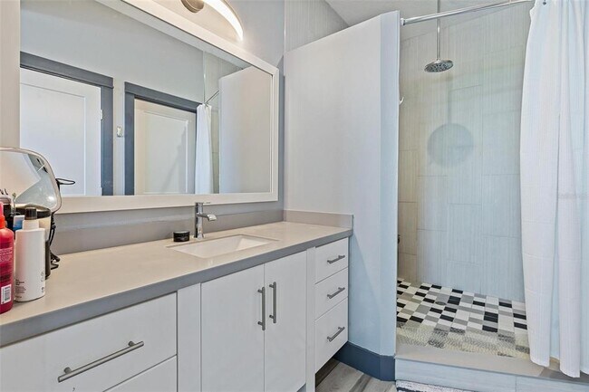 Building Photo - 701 E 3rd Ave