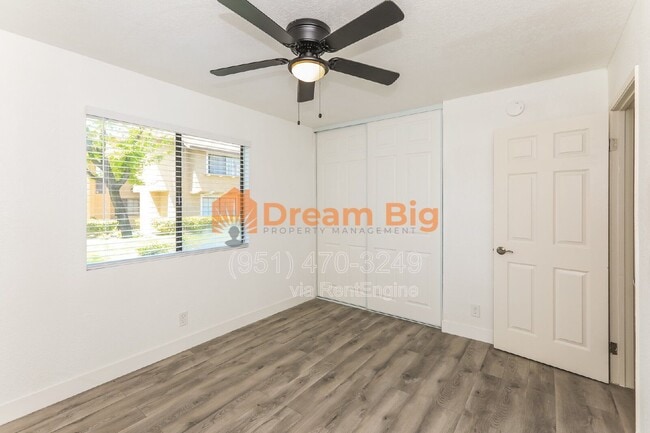 Building Photo - 2844 Oak Creek Dr