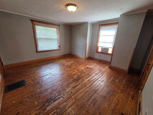 Building Photo - 204 W Locust St