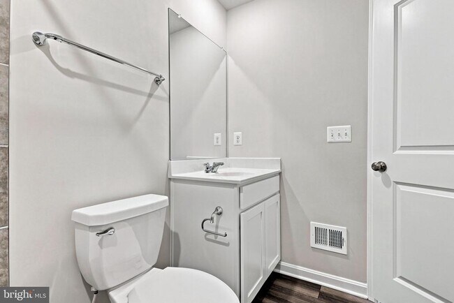 Building Photo - 417 Seeback Dr