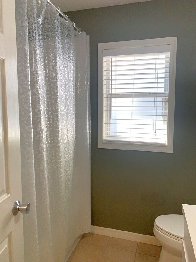 Building Photo - 3/2 Pool Home in Manderley Run