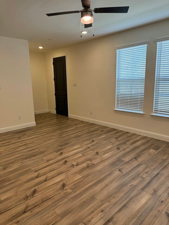 Building Photo - 2821 Jacaranda Dr