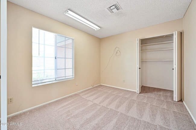 Building Photo - 6830 E Paradise Ln
