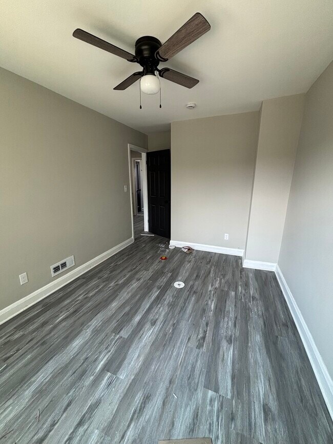 Building Photo - 3 Bedroom 2 Bathrooms, 21213