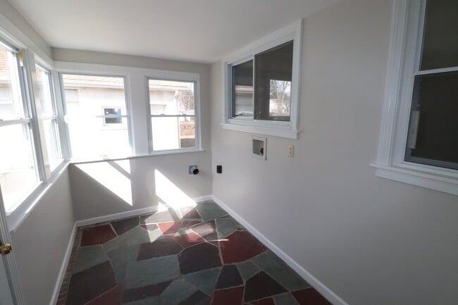 Building Photo - Gorgeous single-family Home