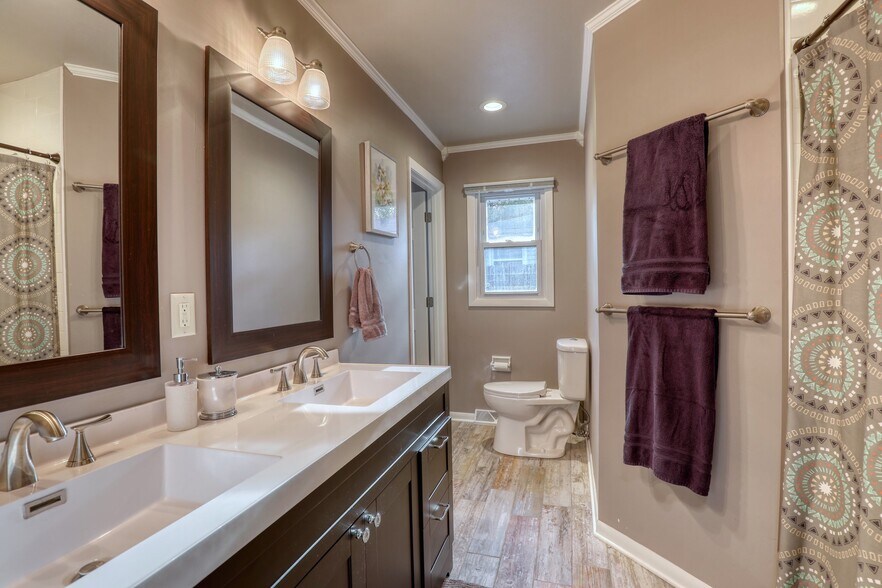 master bath - 11918 W Dearbourn Ave
