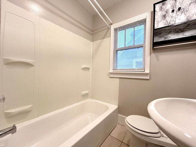 Building Photo - Three Bedroom Home in Muskegon