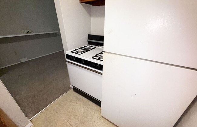 Interior Photo - 3239 Bishop Street