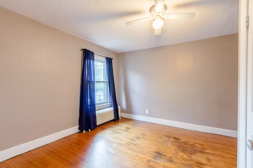 Main Bedroom - 290 Field Street