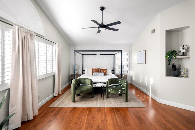 Building Photo - 5604 E Beverly Ln