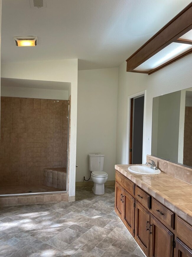 Building Photo - Charming 4-Bedroom, 2-Bathroom Home – Your Perfect Summer Move-In!