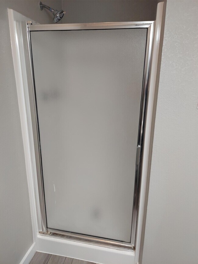 Building Photo - 933 Valentine Ave