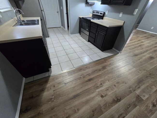 Building Photo - 3 Bedroom, 2 bath house