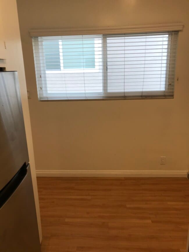 Building Photo - 125 Gull St