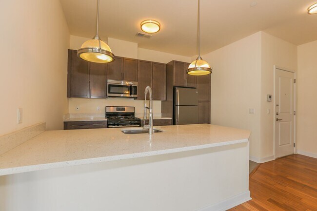 Building Photo - 2/Bedroom 2/ Full Bath - A+ Waterfront Location Near Ferry