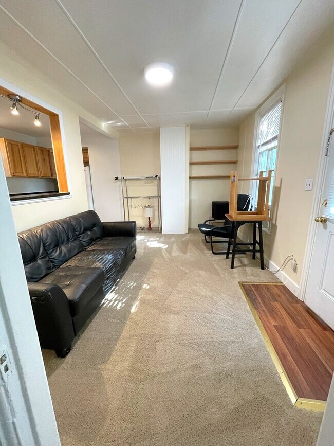 Building Photo - 413 W Liberty St