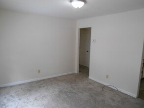 Building Photo - 4405 E Bayley St