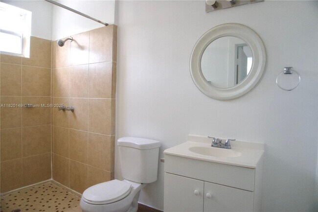 Building Photo - 501 SW 6th Ct