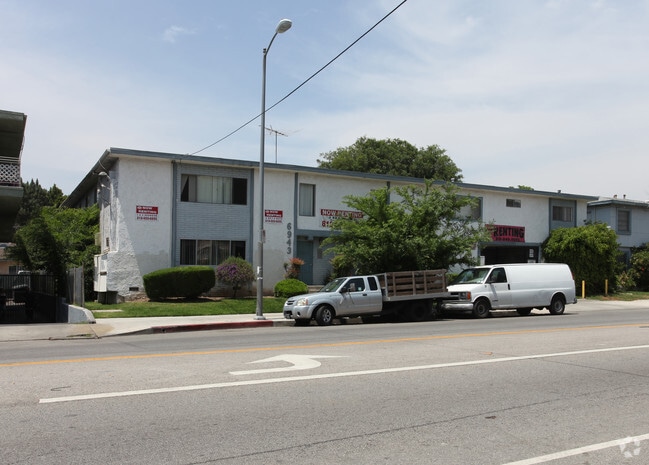 Primary Photo - Hazeltine Terrace