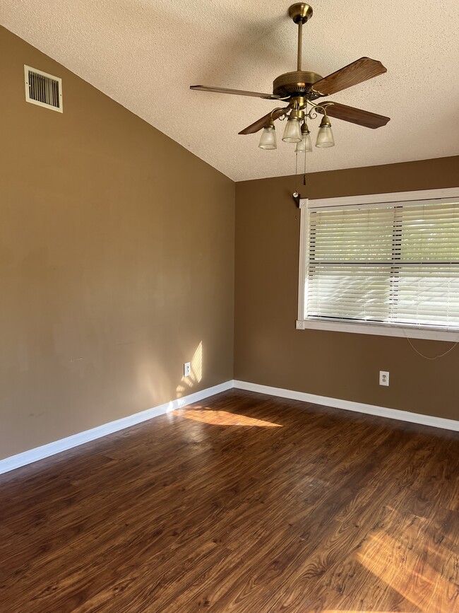 Living room - 8340 Westover Ct