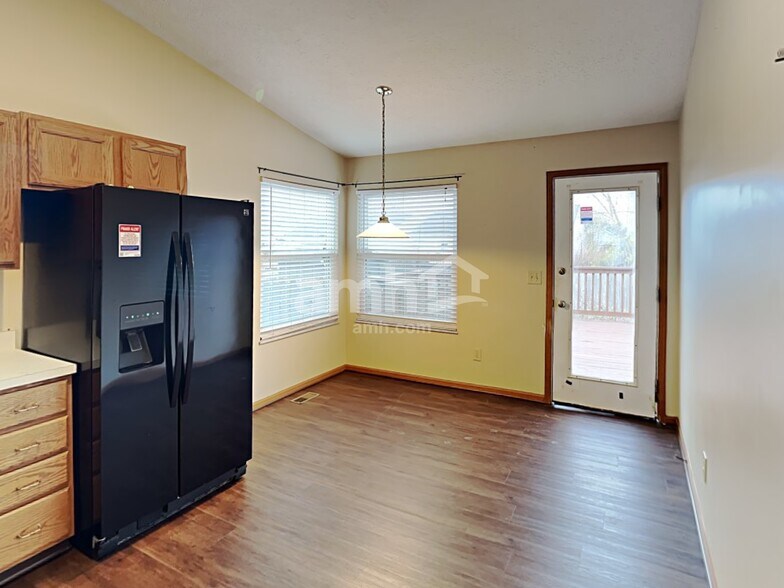Building Photo - 1465 Pinestone Dr