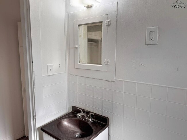 Building Photo - 2209 Talunar Ln