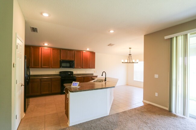 Building Photo - Beautiful 4 Bed 2 Bath 2 car garage in Sou...