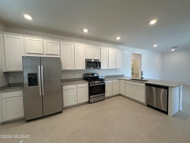 Building Photo - 10467 W Washburn St