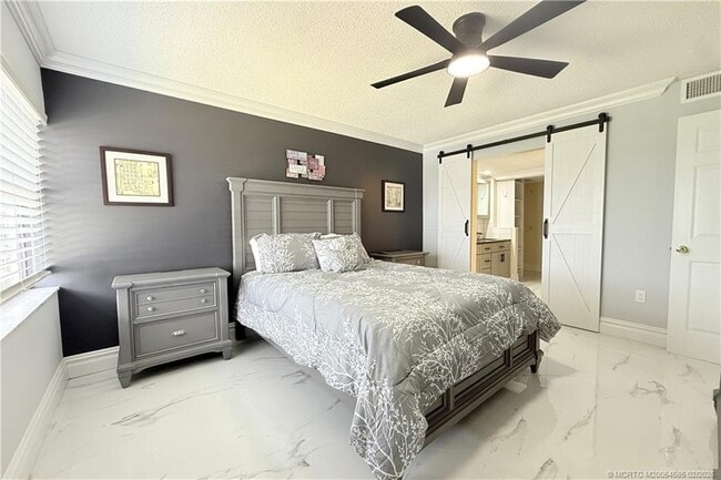 Building Photo - 1950 SW Palm City Rd