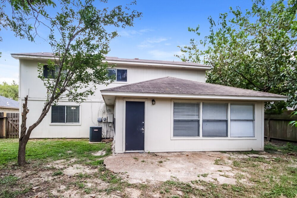 Building Photo - 10618 Plum Lake Dr