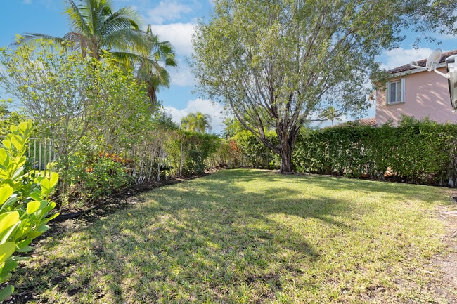 Building Photo - 1579 Banyan Way