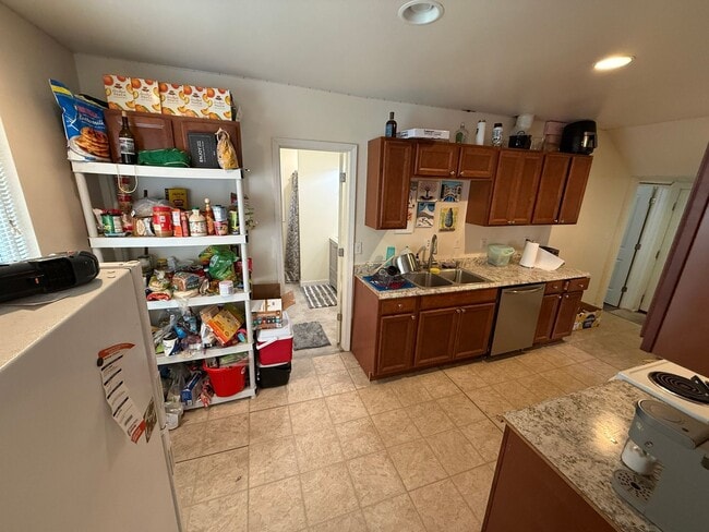 Building Photo - Coolest 6 Bed House in Corvallis