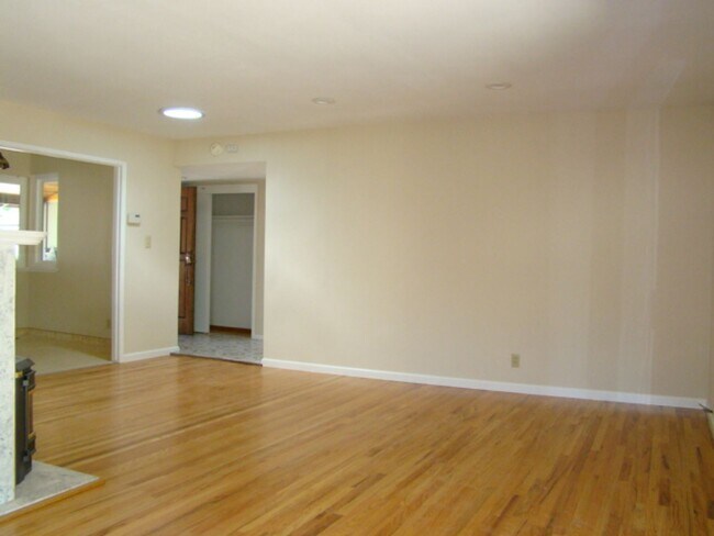 Building Photo - 14976 Ridgetop Dr