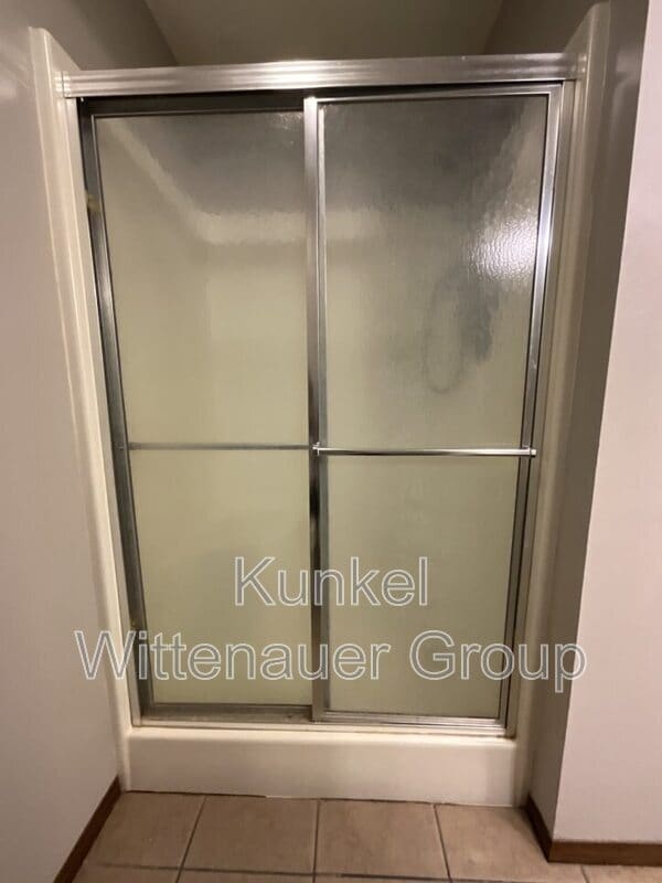 Building Photo - 9 Old Orchard Ln