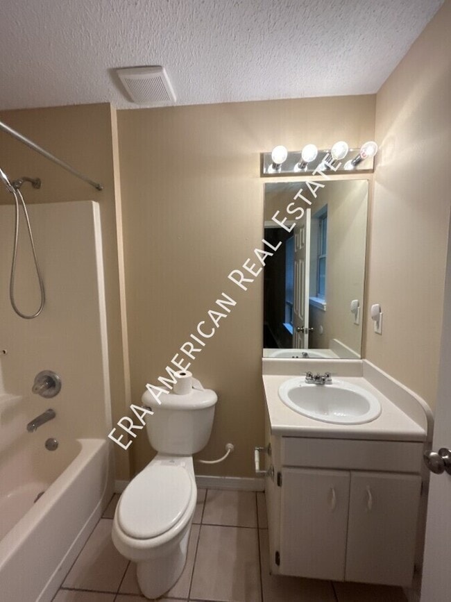 Building Photo - 2455 Starmount Dr