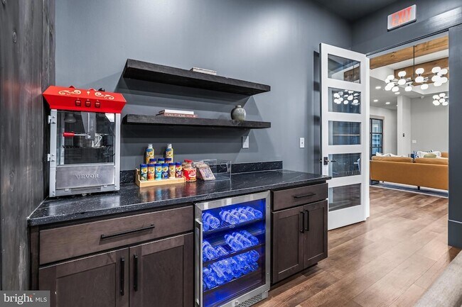 Building Photo - 1201 Walnut Bottom Rd