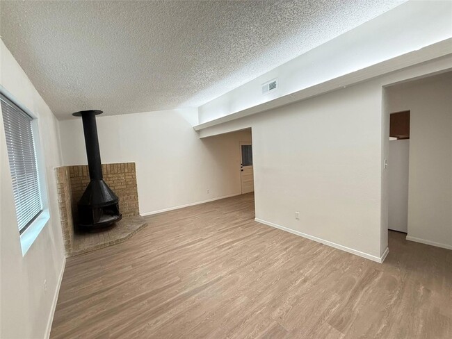 Building Photo - 1114 Hazelton St