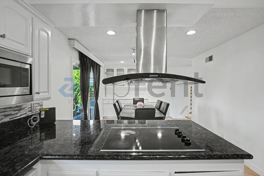 Building Photo - Unit
