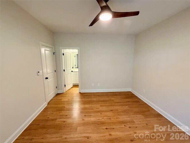 Building Photo - 525 N Linwood Ave