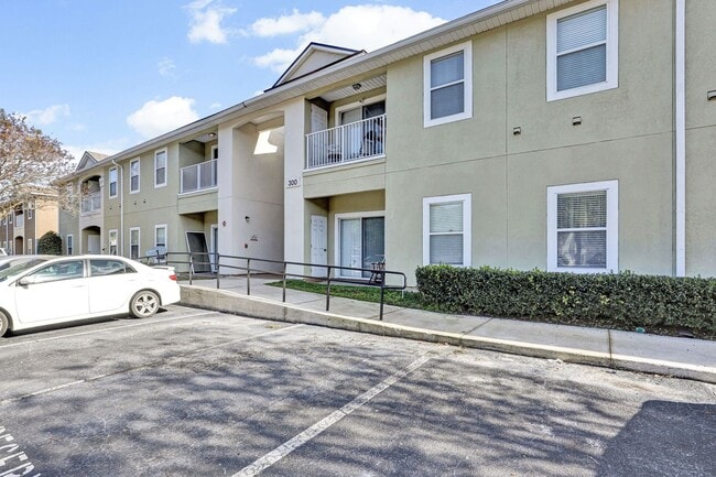 Building Photo - Great 2 bedroom/ 2 bathroom condo on the Southside