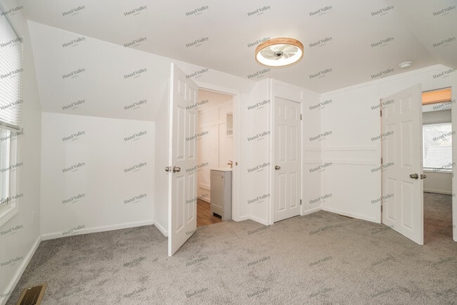 Building Photo - 2468 Meredith Dr