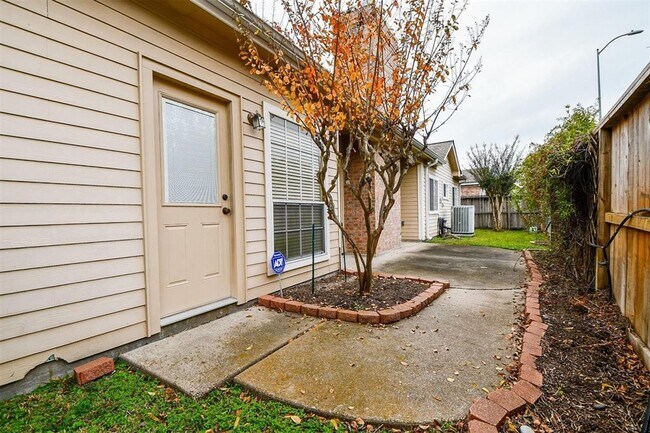 Building Photo - 1511 Beaconshire