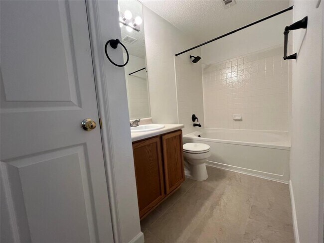 Building Photo - 2932 Donnell Dr