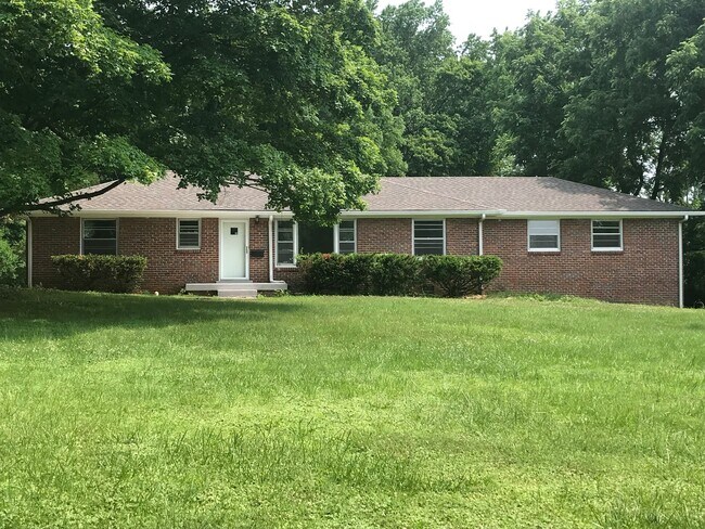 Building Photo - 3 Bedroom Pet Friendly Home For Rent!